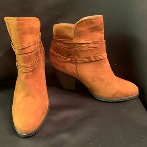 H Bamboo Tension Suede Women's Ankle Boots Size 10